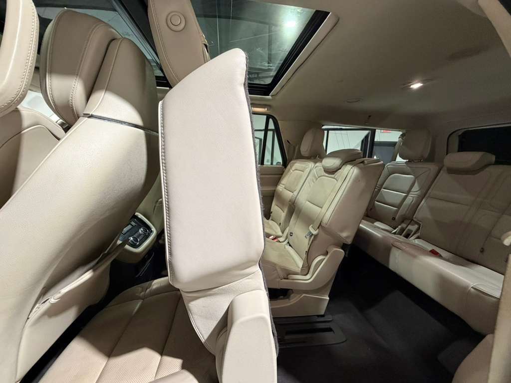 2019 Lincoln Navigator Image 19