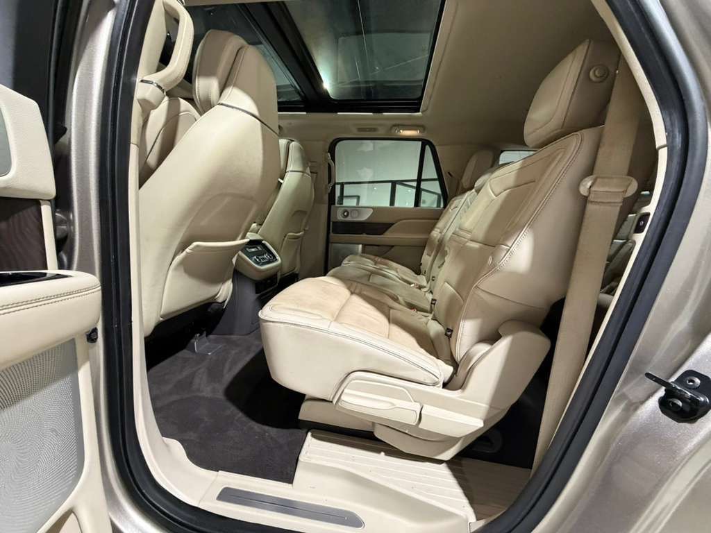2019 Lincoln Navigator Image 20