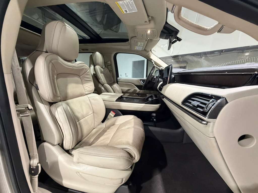 2019 Lincoln Navigator Image 22