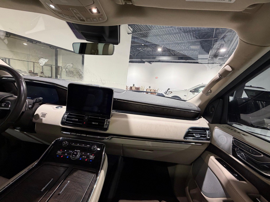 2019 Lincoln Navigator Image 33