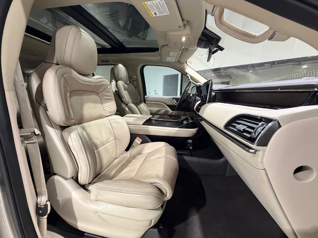 2019 Lincoln Navigator Image 38