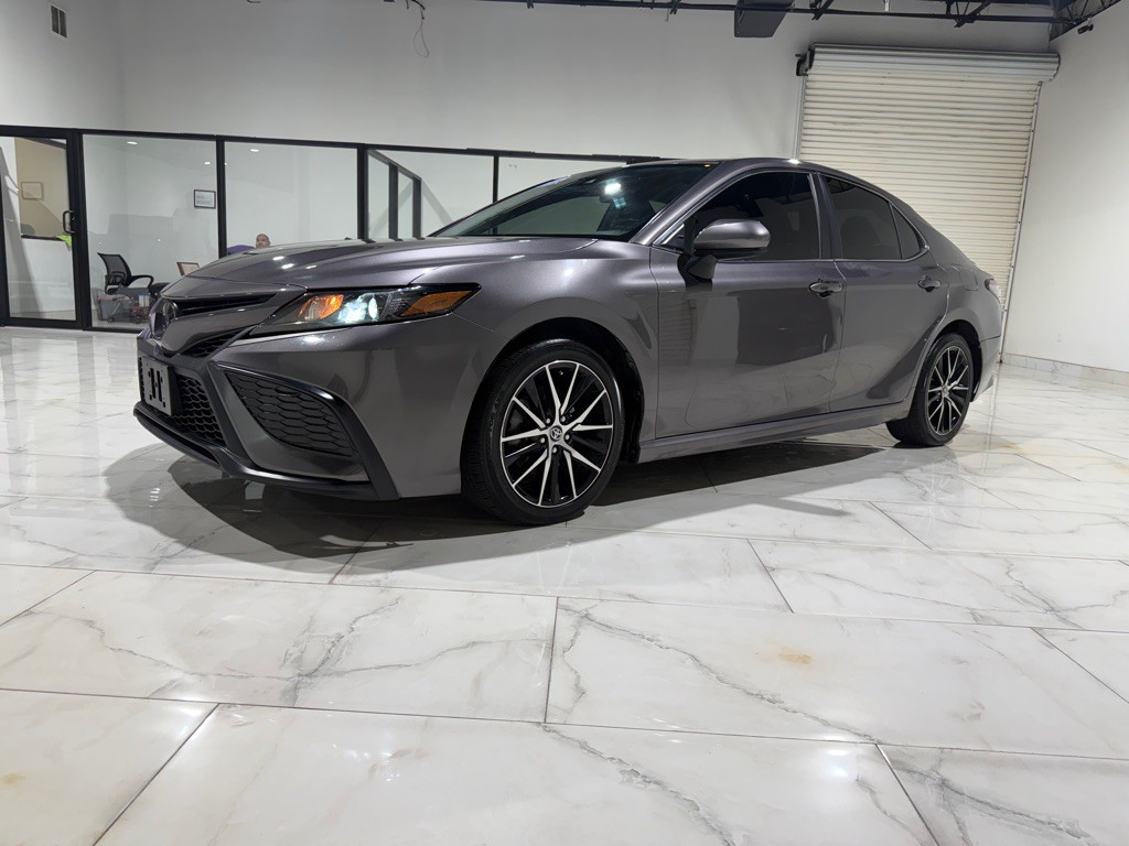 2021 Toyota Camry Image 1