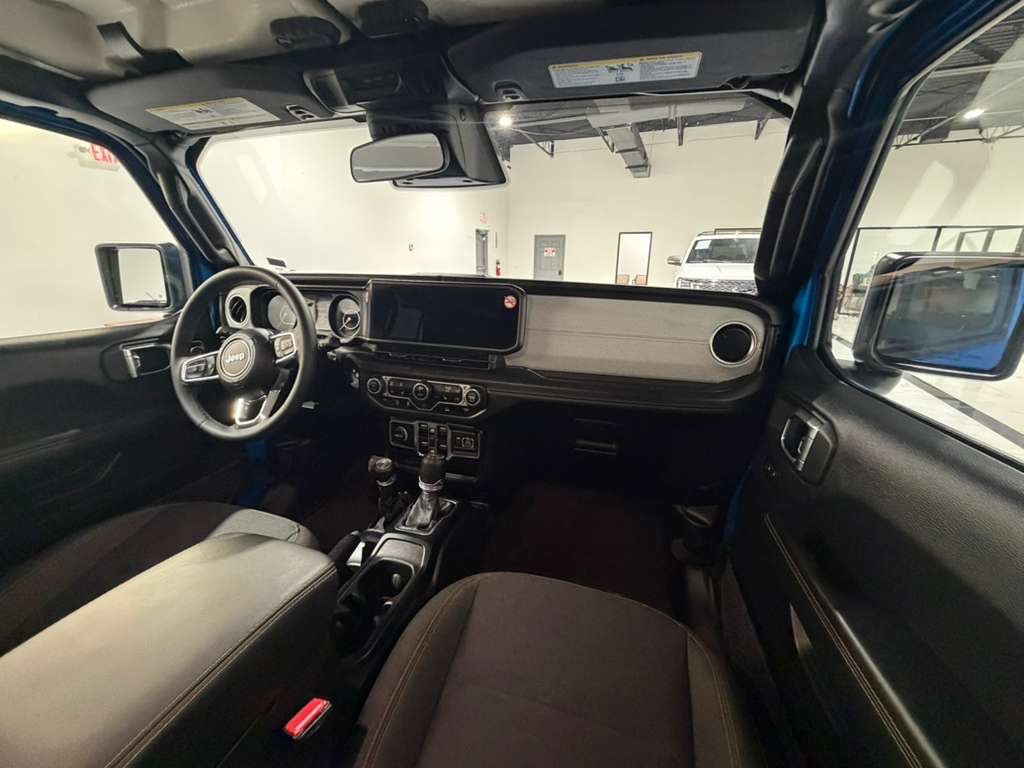 2025 Jeep Wrangler Image 23