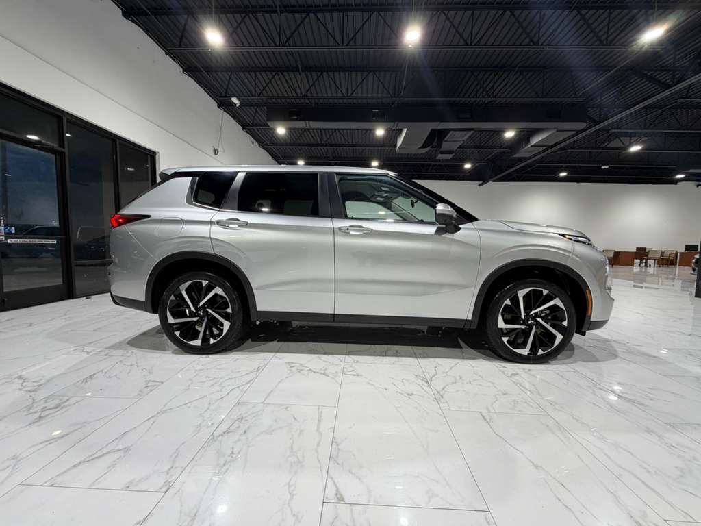 2024 Mitsubishi Outlander Image 6