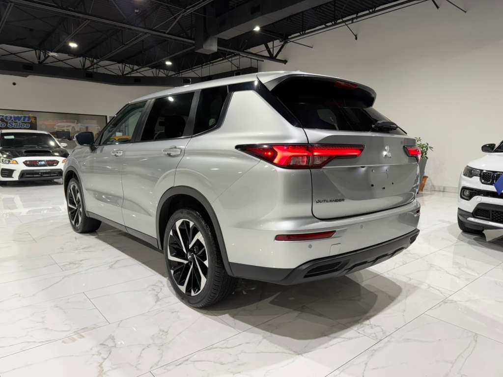 2024 Mitsubishi Outlander Image 7