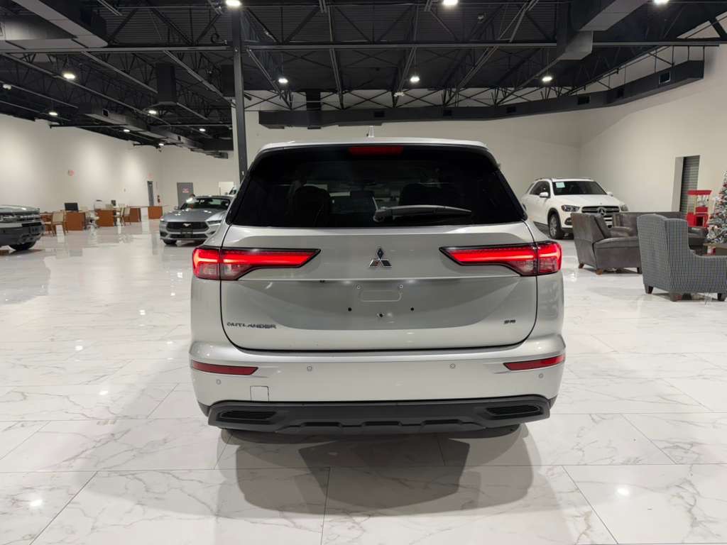 2024 Mitsubishi Outlander Image 8