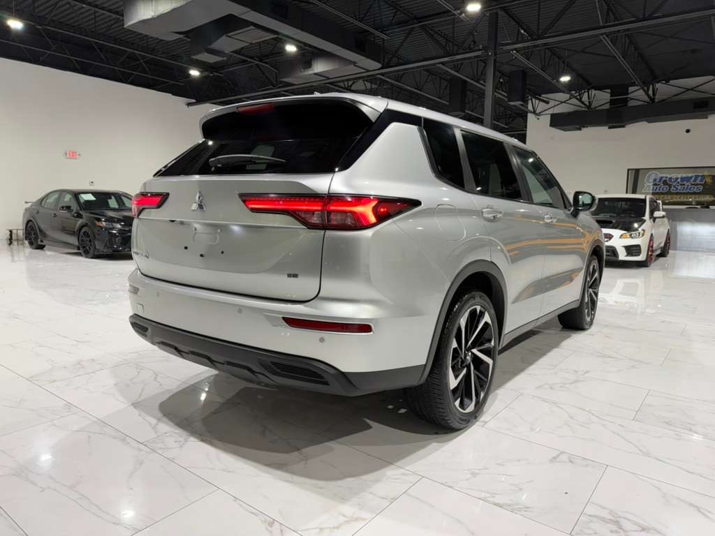 2024 Mitsubishi Outlander Image 9