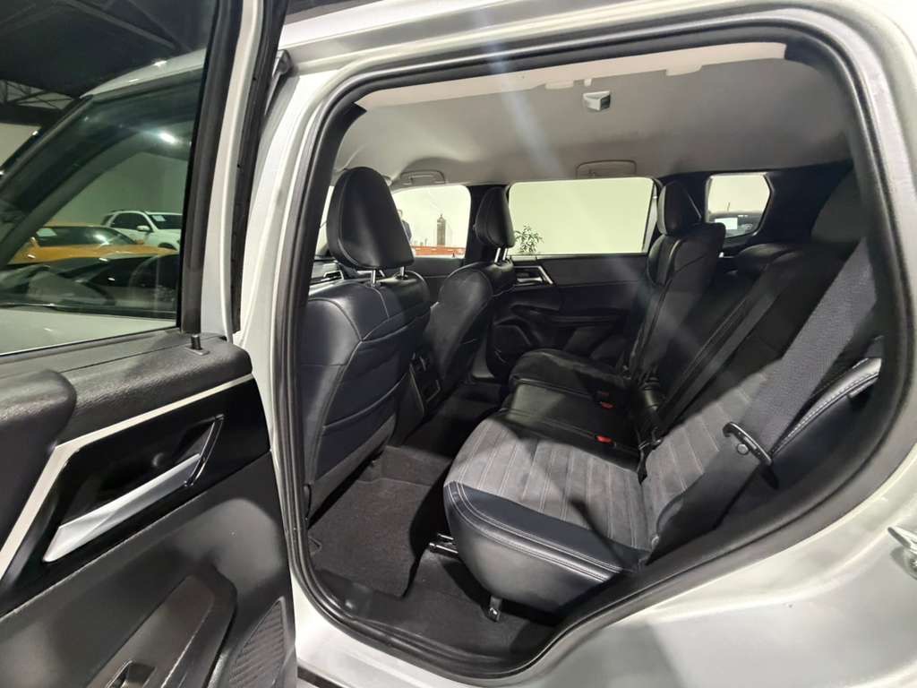 2024 Mitsubishi Outlander Image 10