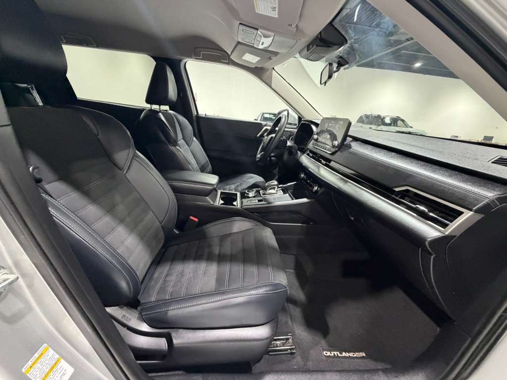 2024 Mitsubishi Outlander Image 12