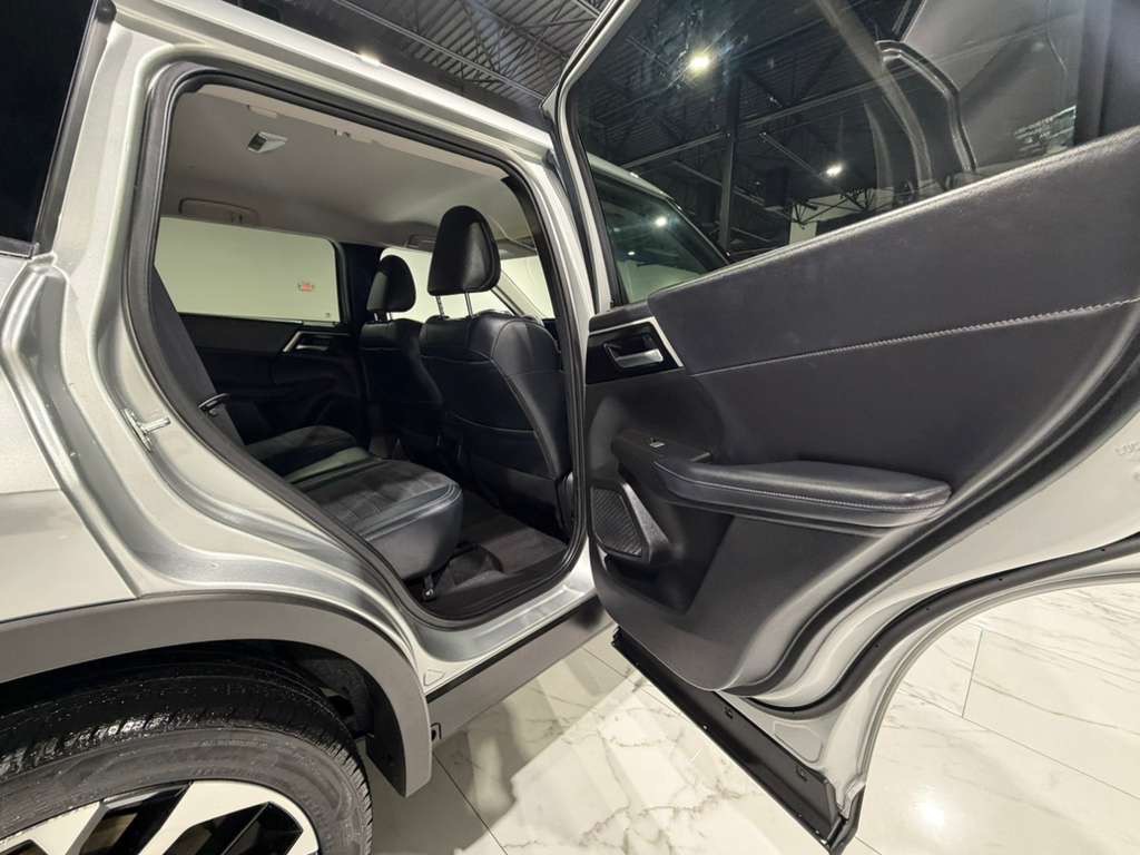 2024 Mitsubishi Outlander Image 16