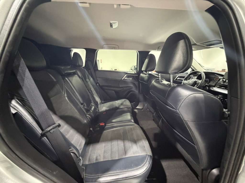 2024 Mitsubishi Outlander Image 17