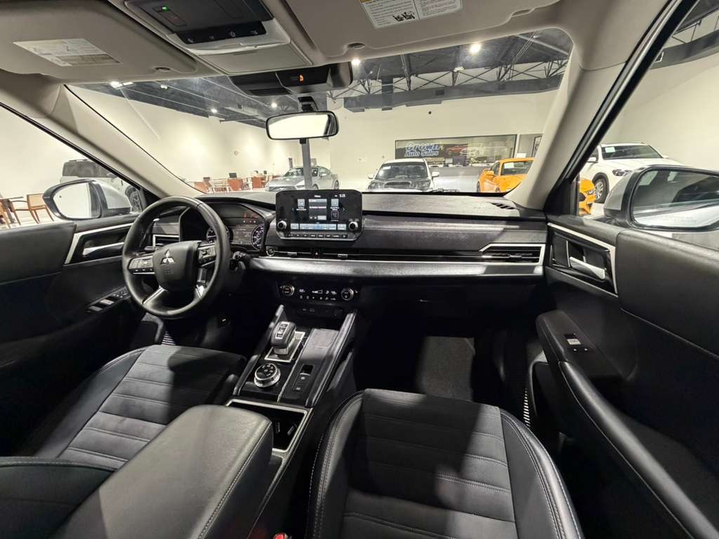 2024 Mitsubishi Outlander Image 18