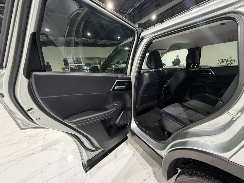 2024 Mitsubishi Outlander Image 19