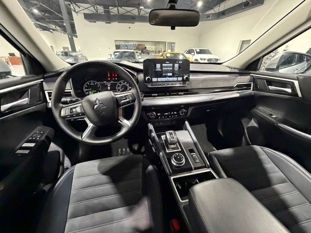 2024 Mitsubishi Outlander Image 25