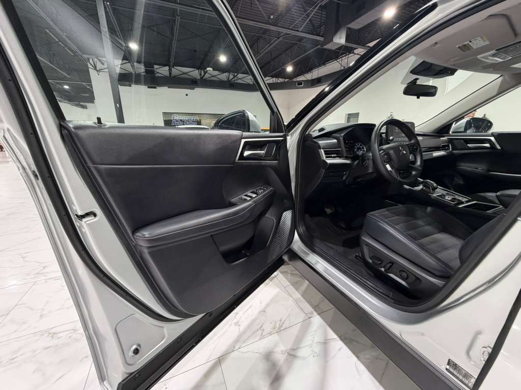 2024 Mitsubishi Outlander Image 26