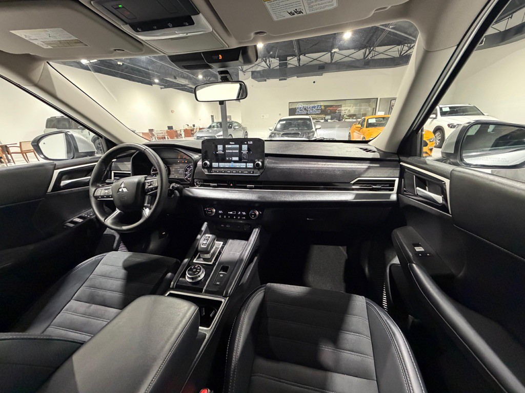 2024 Mitsubishi Outlander Image 30