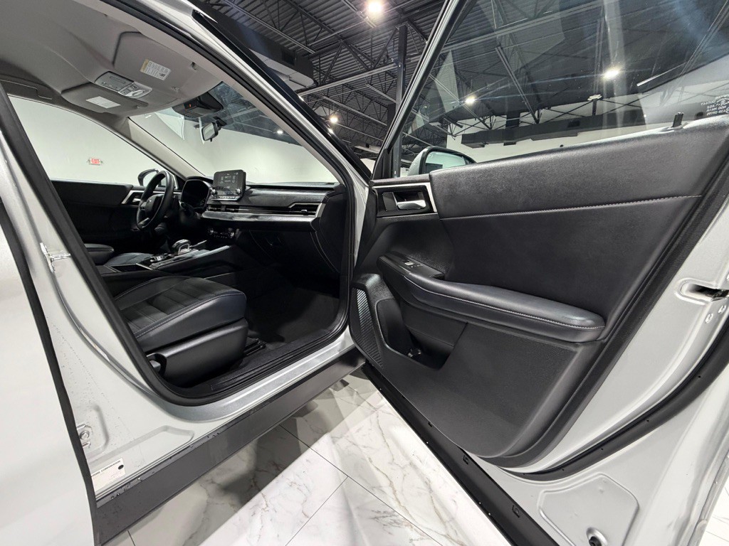 2024 Mitsubishi Outlander Image 32