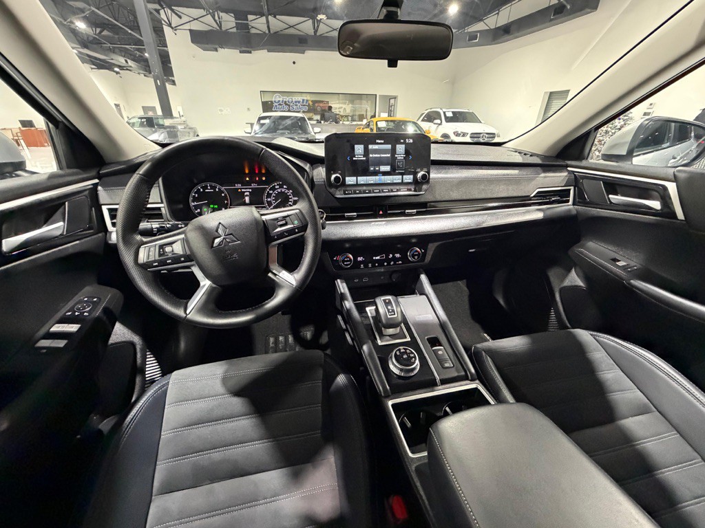 2024 Mitsubishi Outlander Image 34