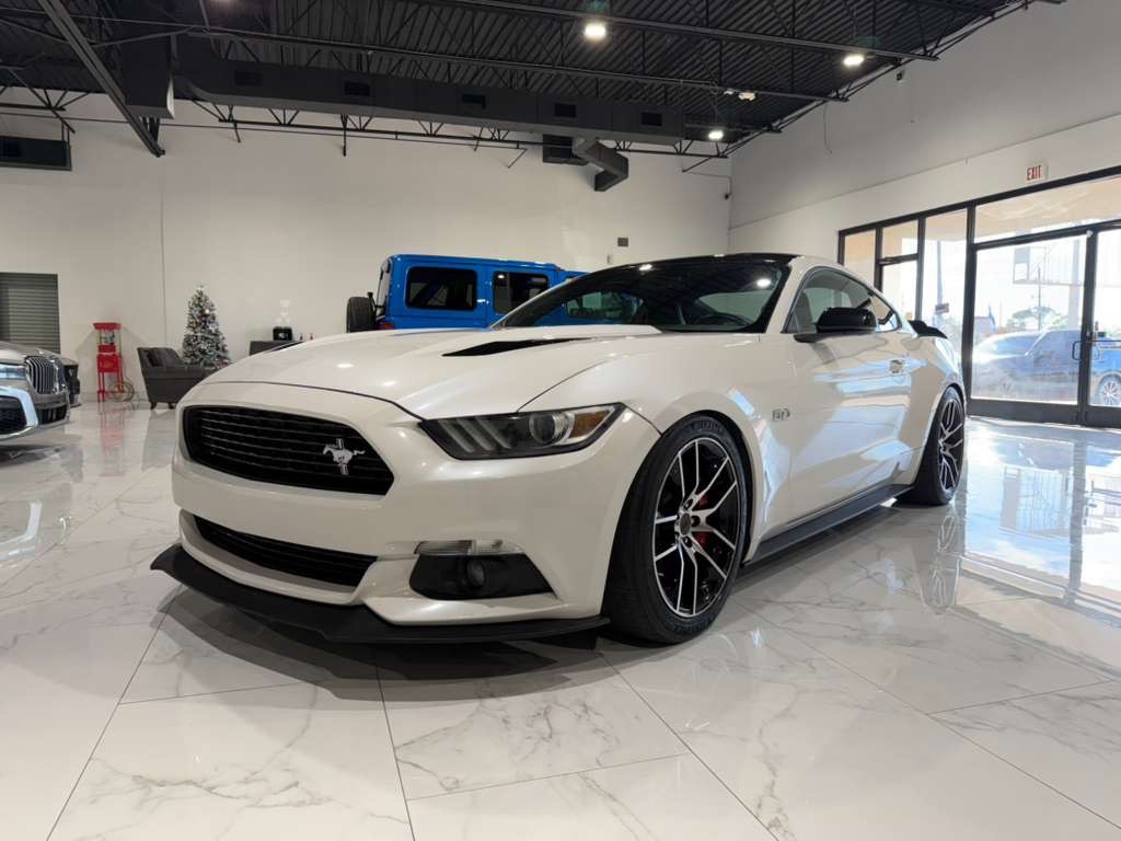 2017 Ford Mustang Image 1