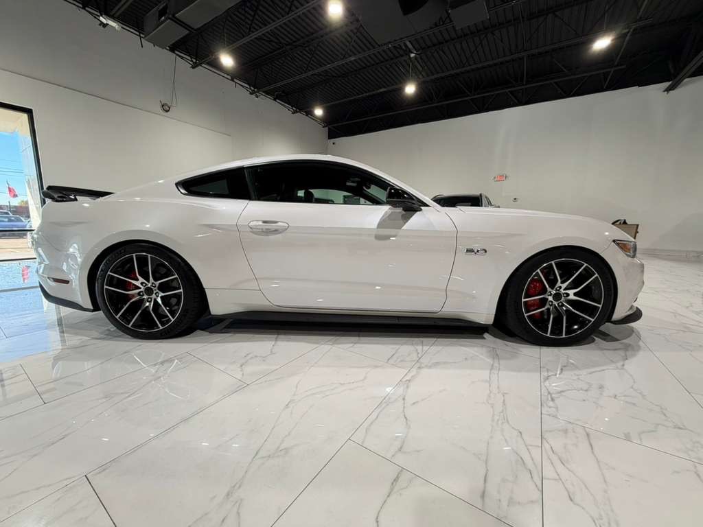 2017 Ford Mustang Image 4