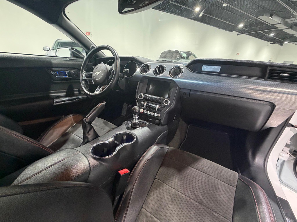 2017 Ford Mustang Image 27