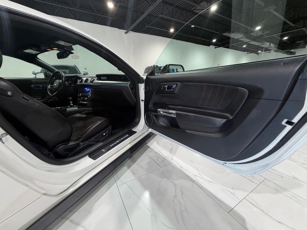 2017 Ford Mustang Image 28