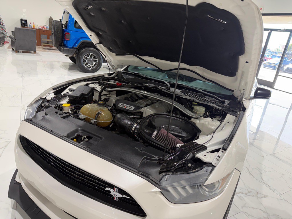 2017 Ford Mustang Image 32