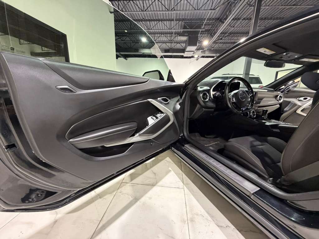 2018 Chevrolet Camaro Image 23