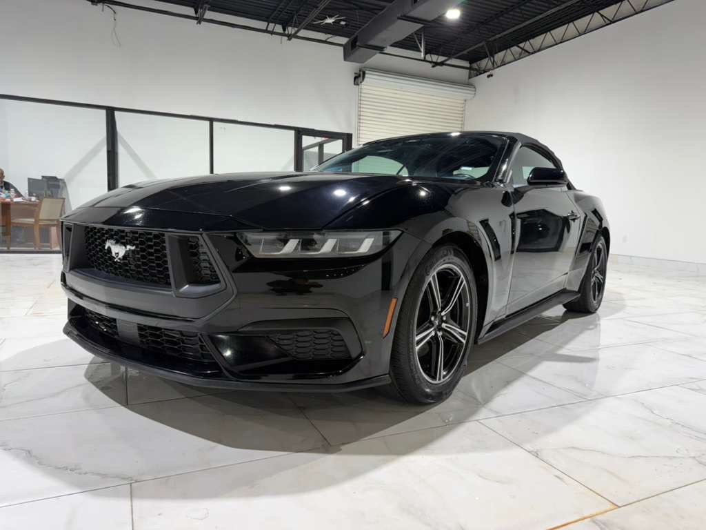 2024 Ford Mustang Image 1