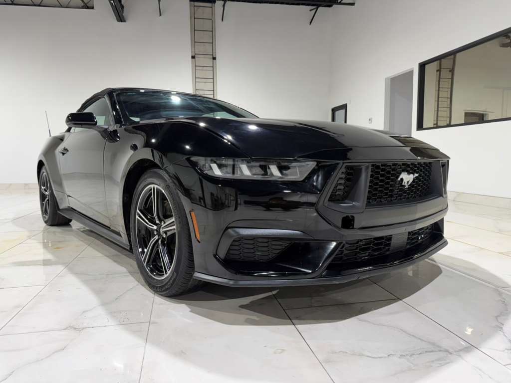 2024 Ford Mustang Image 3