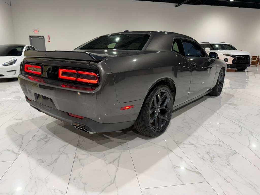 2022 Dodge Challenger Image 6