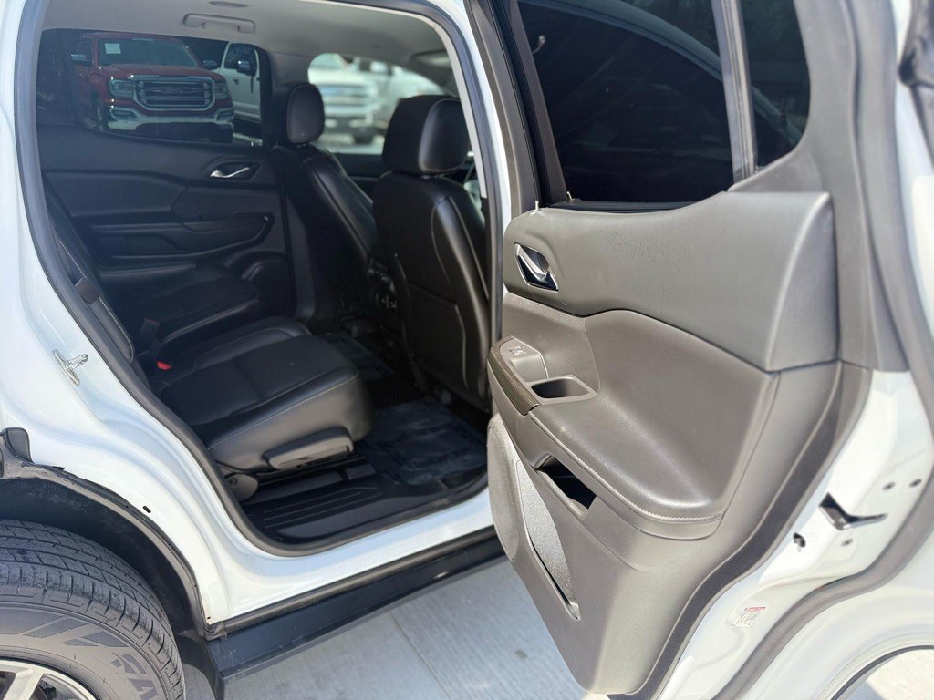 2018 GMC Acadia Image 17