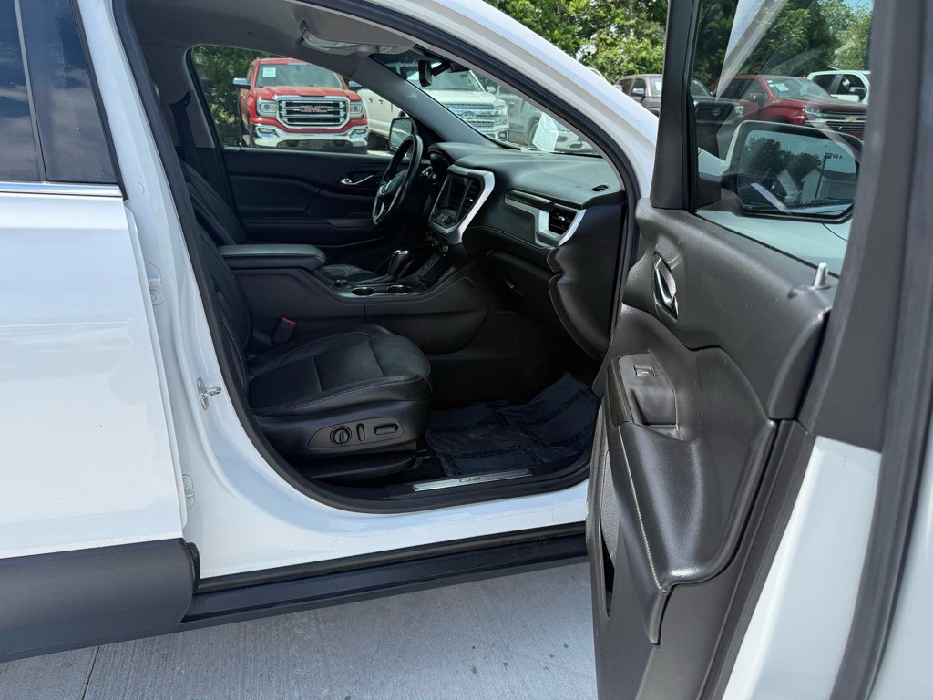 2018 GMC Acadia Image 18