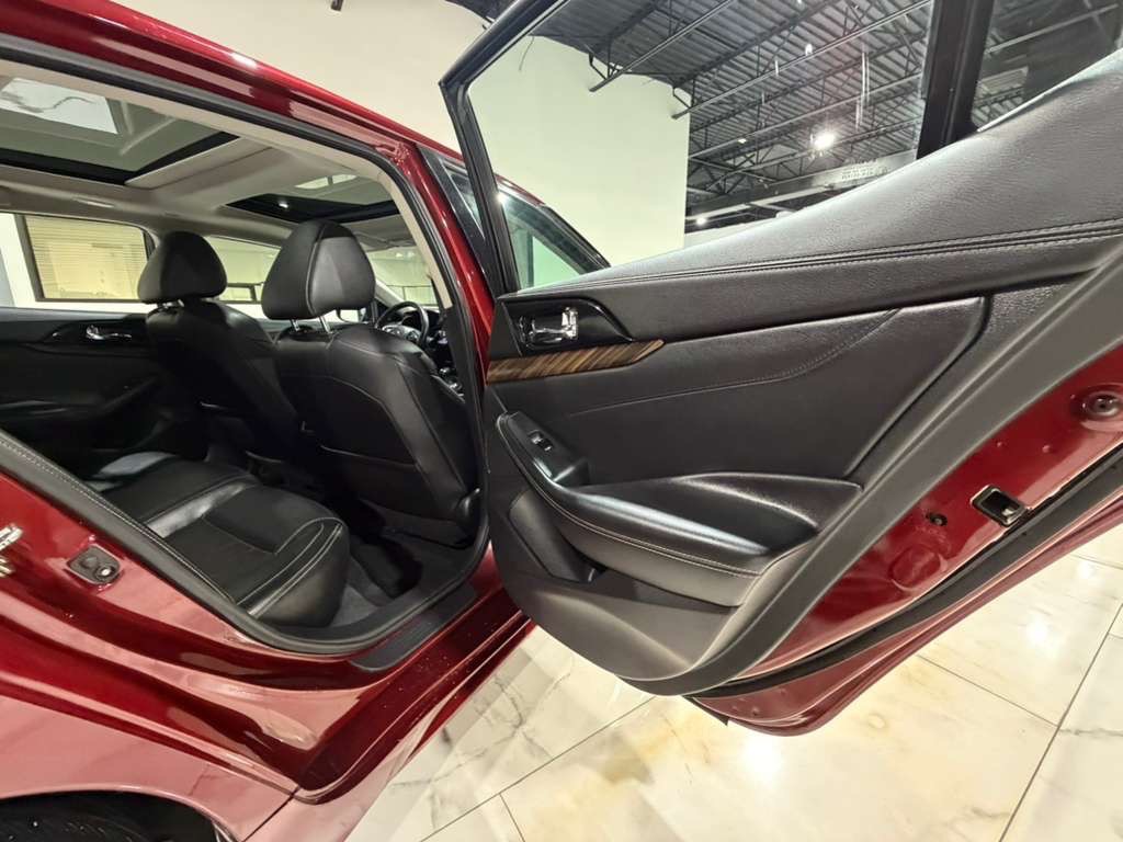 2017 Nissan Maxima Image 9