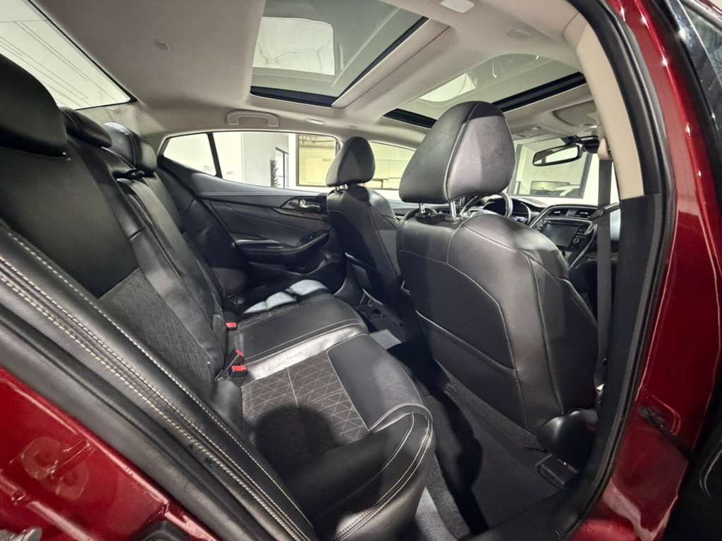 2017 Nissan Maxima Image 11