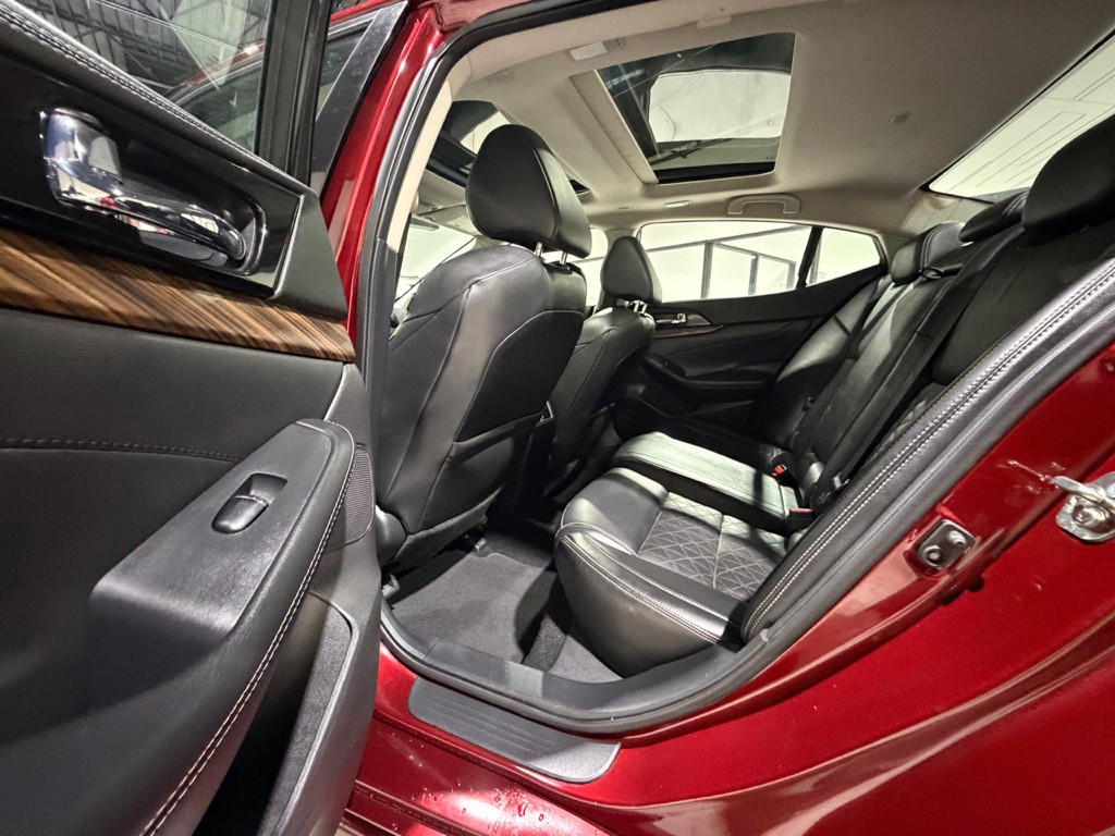 2017 Nissan Maxima Image 26