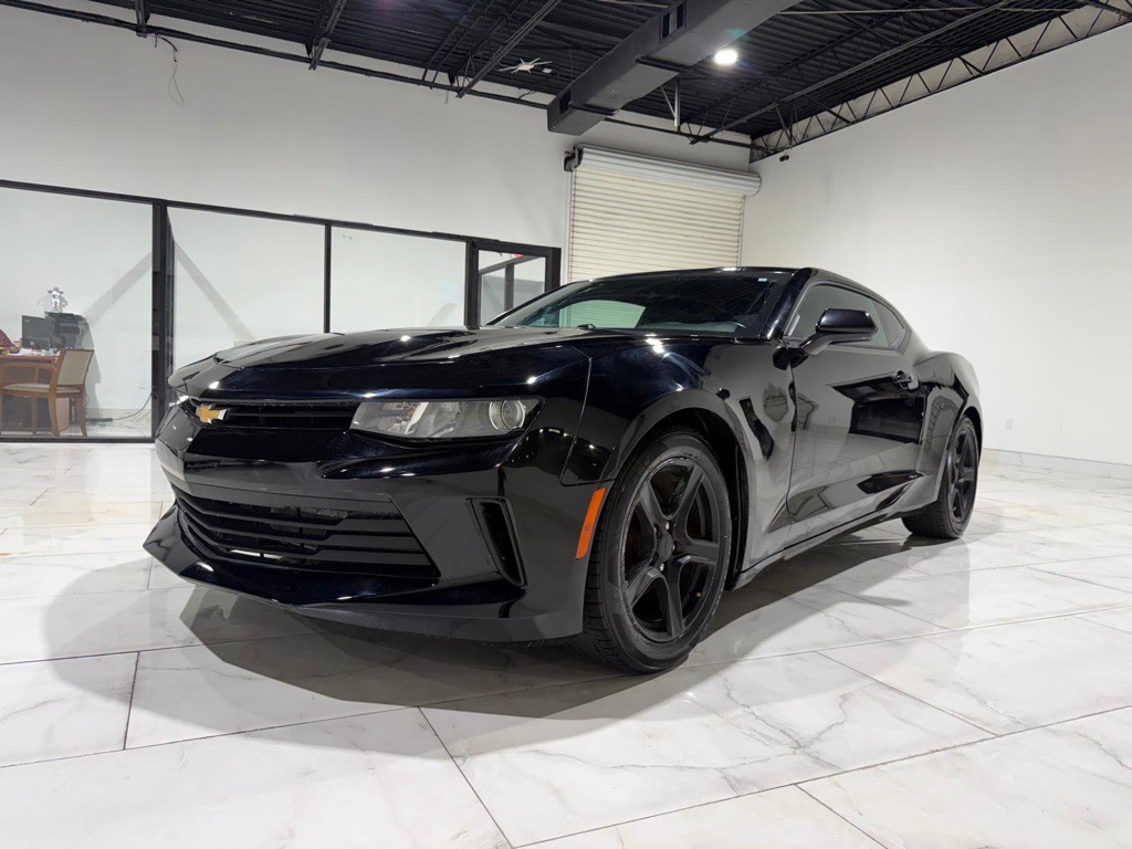 2017 Chevrolet Camaro Image 1