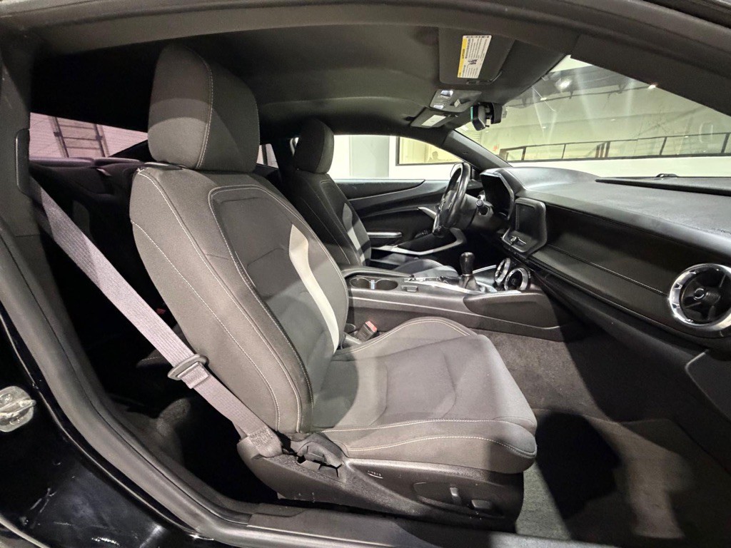 2017 Chevrolet Camaro Image 13