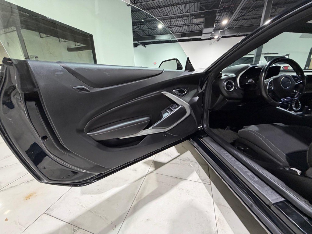 2017 Chevrolet Camaro Image 14