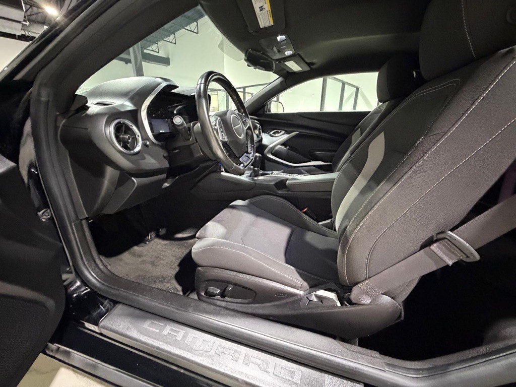 2017 Chevrolet Camaro Image 16
