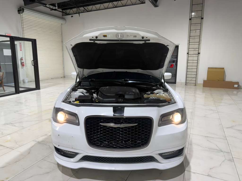2017 Chrysler 300 Image 11