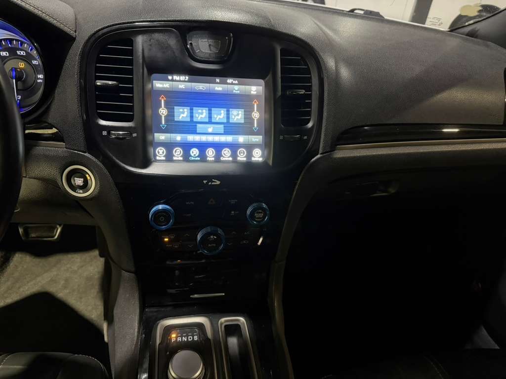 2017 Chrysler 300 Image 19