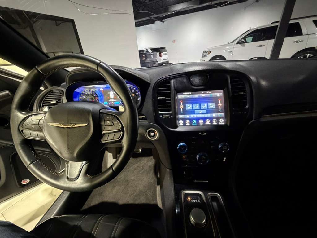 2017 Chrysler 300 Image 20