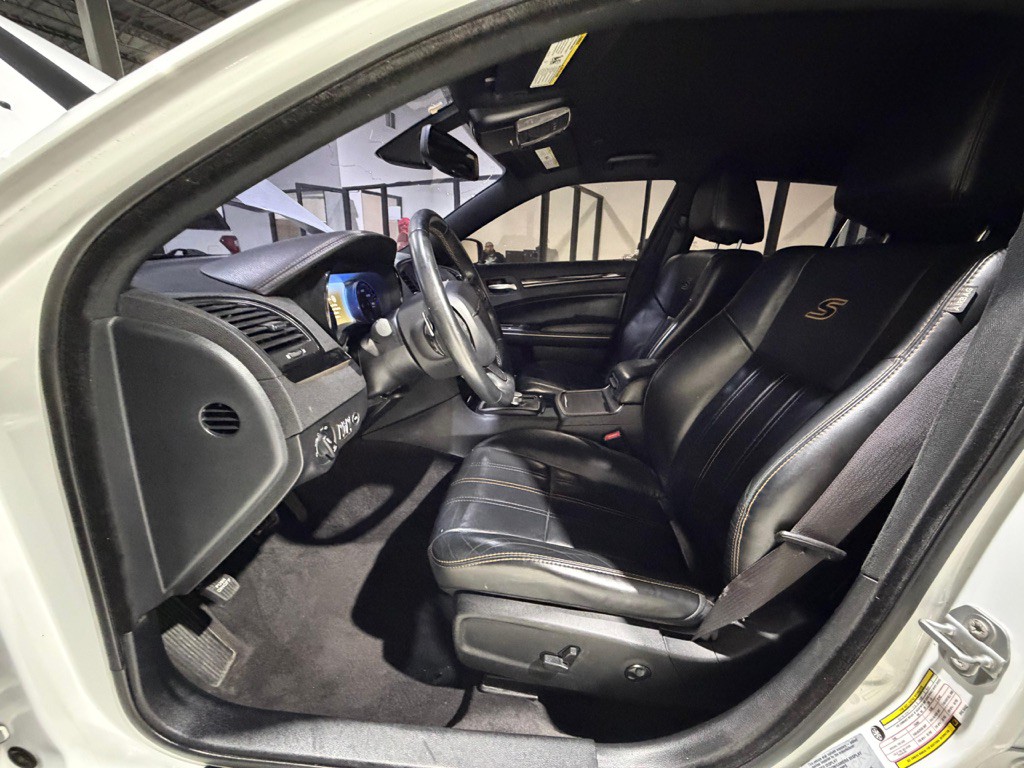 2017 Chrysler 300 Image 29