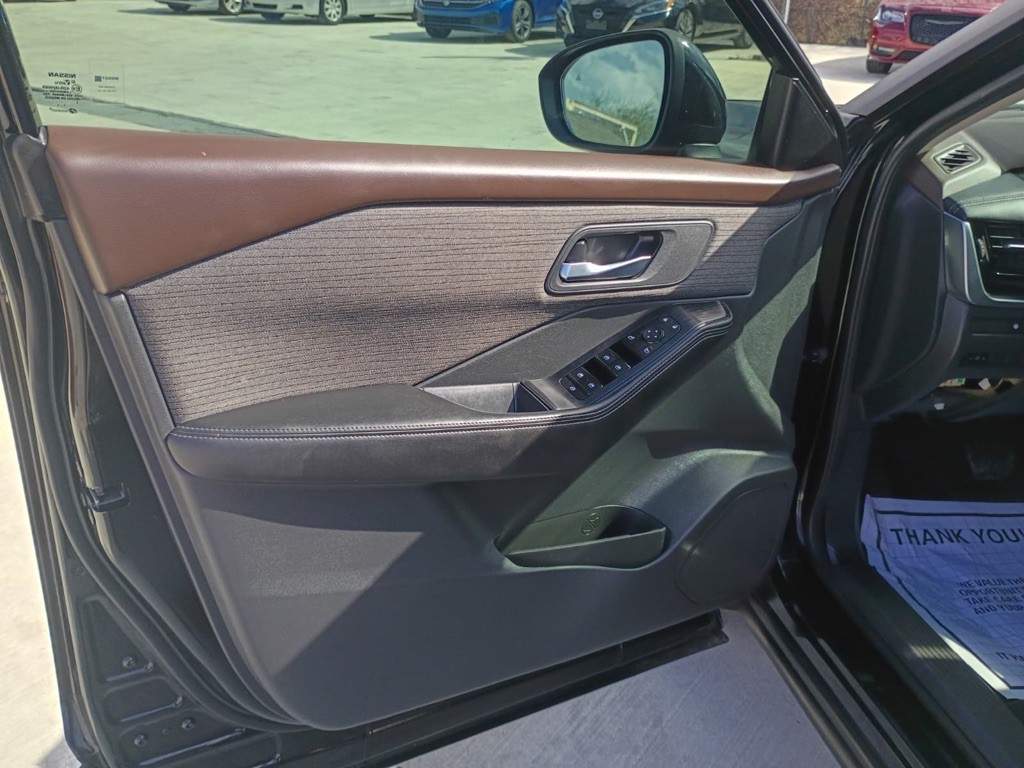 2022 Nissan Rogue Image 8