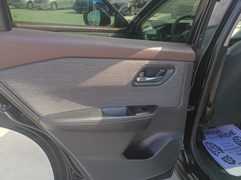 2022 Nissan Rogue Image 12