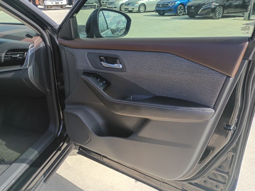 2022 Nissan Rogue Image 14