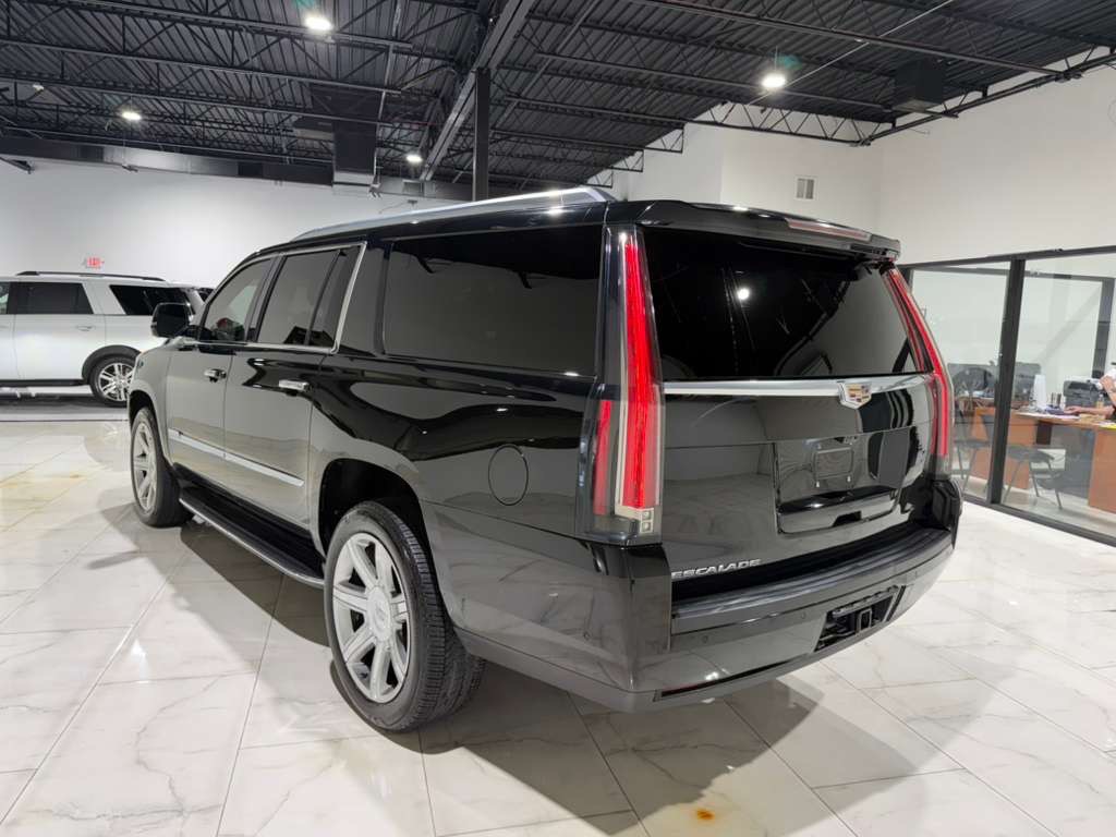 2018 Cadillac Escalade Image 9