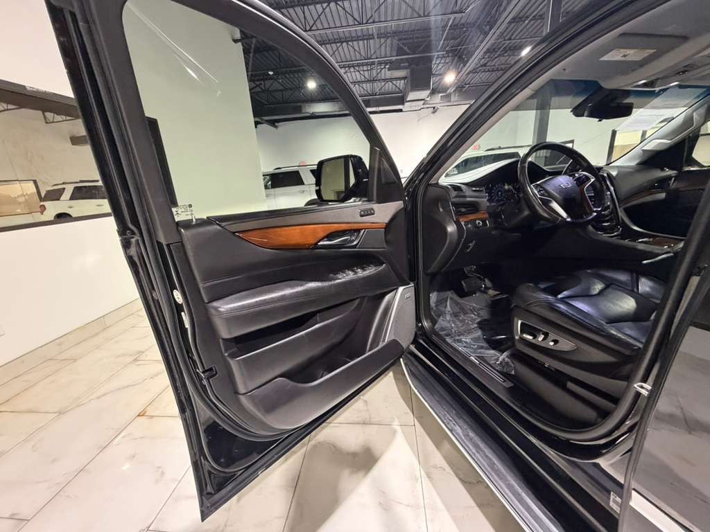 2018 Cadillac Escalade Image 17