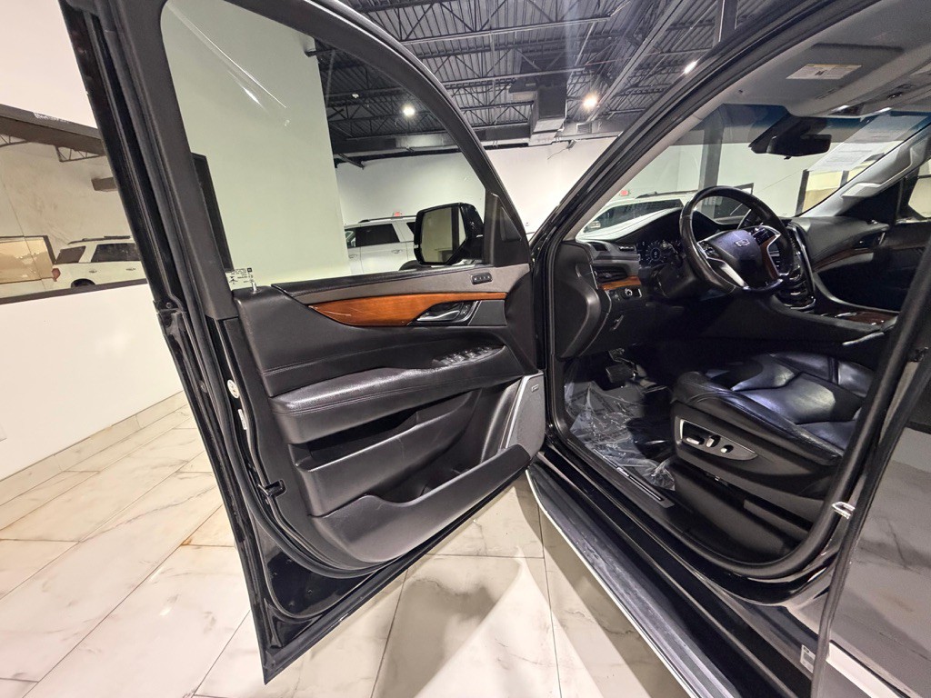 2018 Cadillac Escalade Image 37